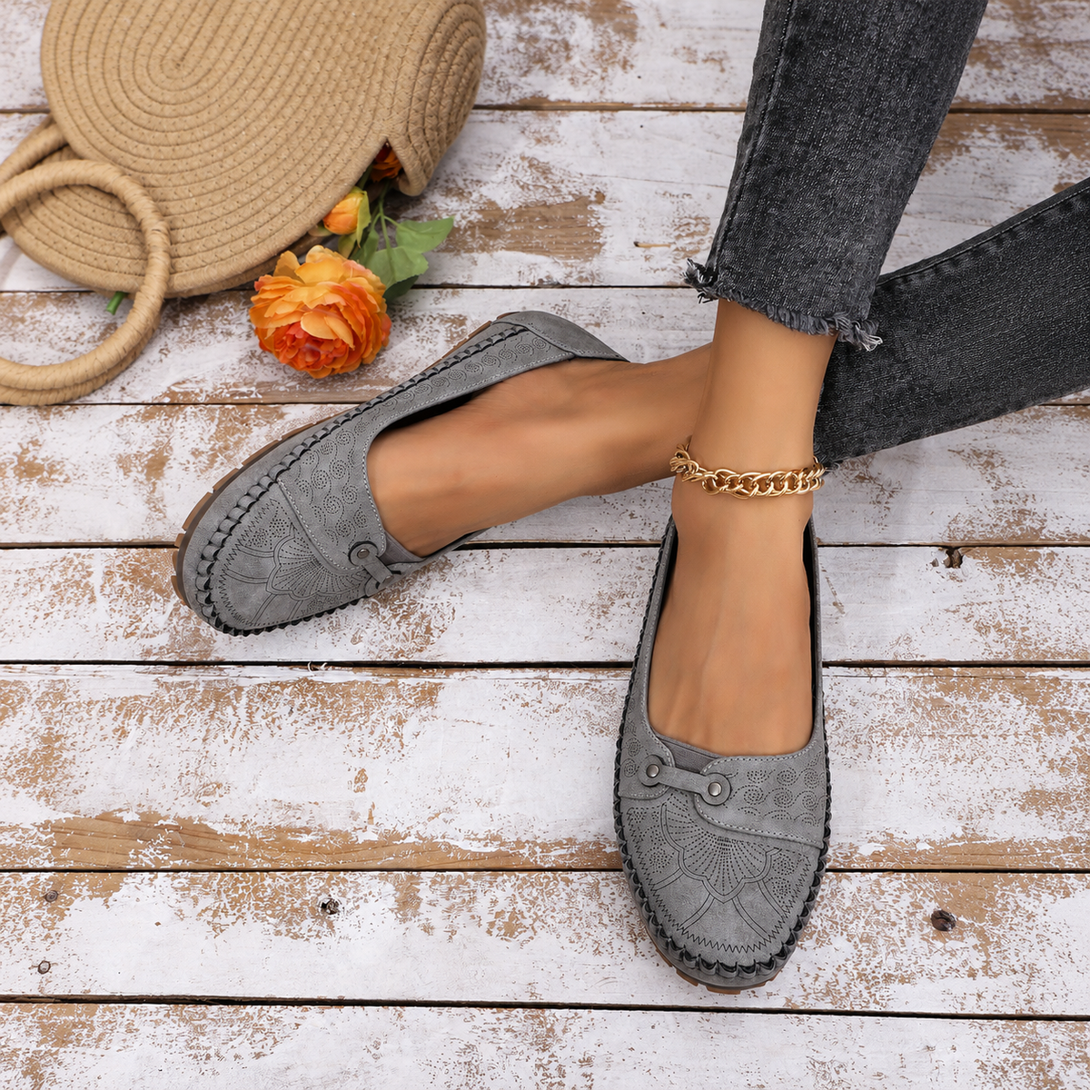 Women’s Vintage Comfort Slip-On Flats – Lightweight & Flexible