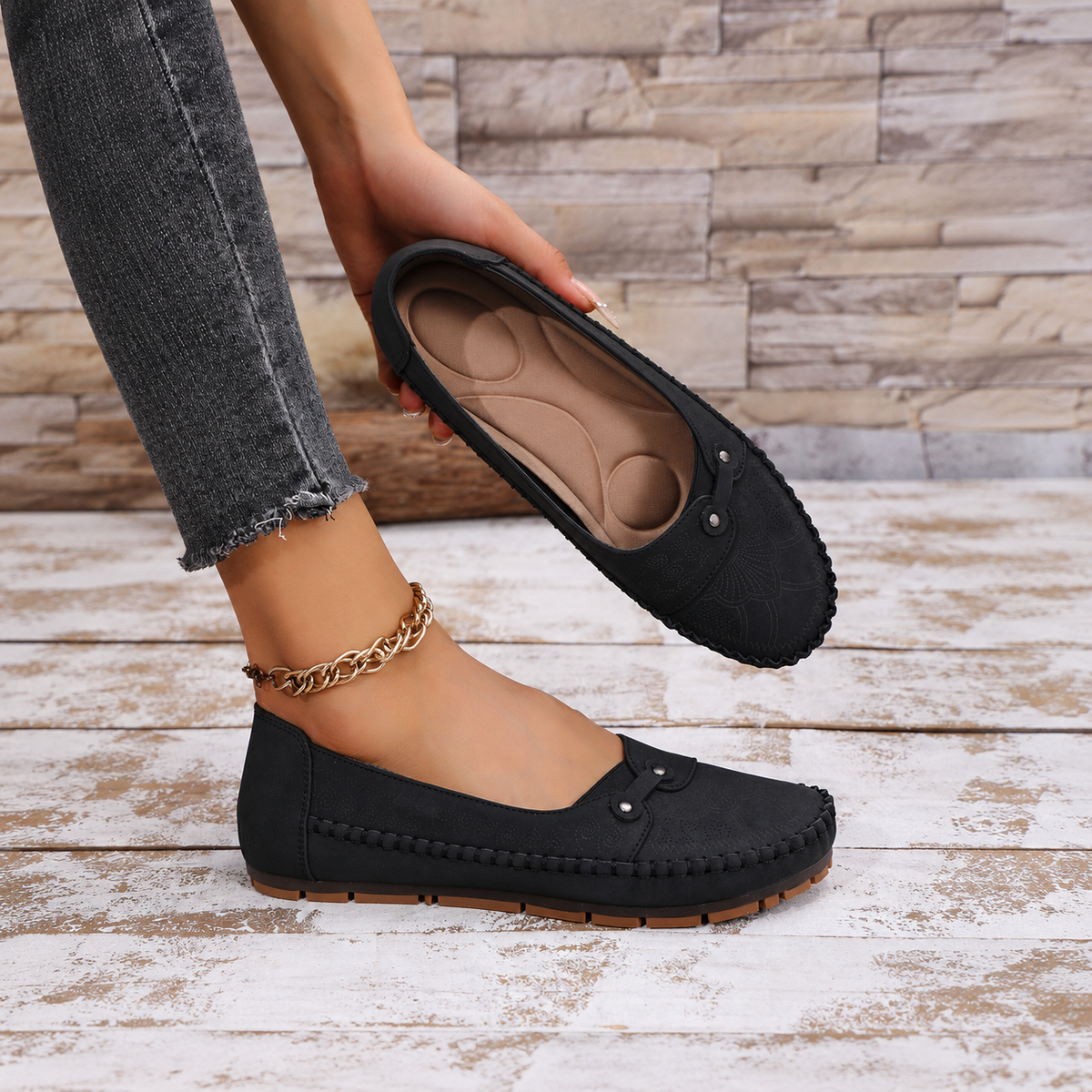 Women’s Vintage Comfort Slip-On Flats – Lightweight & Flexible