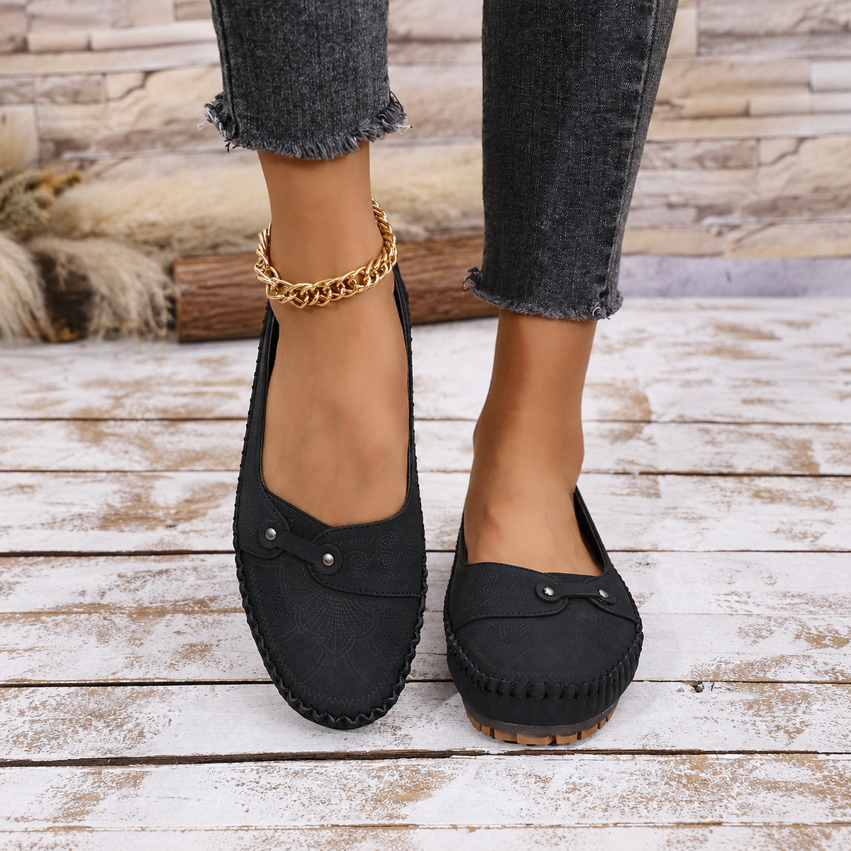 Women’s Vintage Comfort Slip-On Flats – Lightweight & Flexible