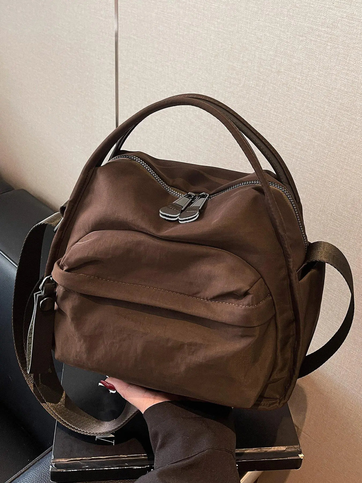 Ladies' elegant solid color shoulder bag, fashionable zipper All Match crossbody bag for daily use, simple solid color, casual trend versatile high-quality commuter shoulder bag, Fabric shoulder bags, Crossbody handbags